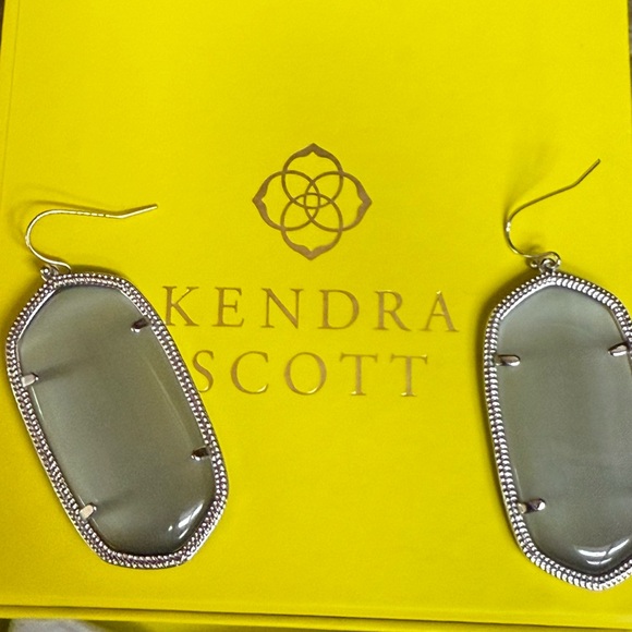 Kendra Scott Danielle Large Drop Earrings Slate Cat's Eye Glass Silver - Picture 8 of 9